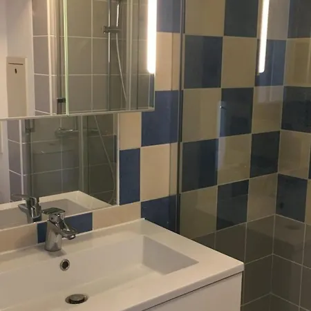 Duplex Climatise Avec Terrasse A Hyeres, Mer, Parking - Fr-1-335-150 Apartment Hyeres
