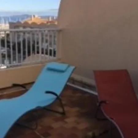 Duplex Climatise Avec Terrasse A Hyeres, Mer, Parking - Fr-1-335-150 Apartment *