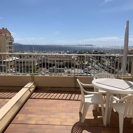 Duplex Climatisé Avec Terrasse à Hyères, Mer, Parking - Fr-1-335-150 Appartamento Hyères